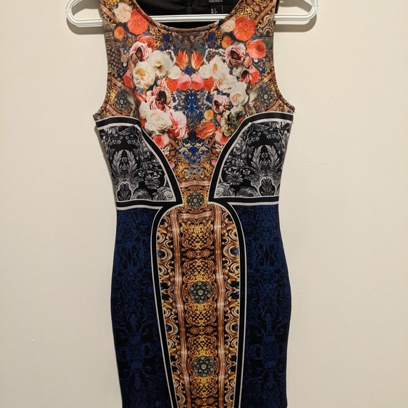 Patterned Dress - Picture 2 of 6